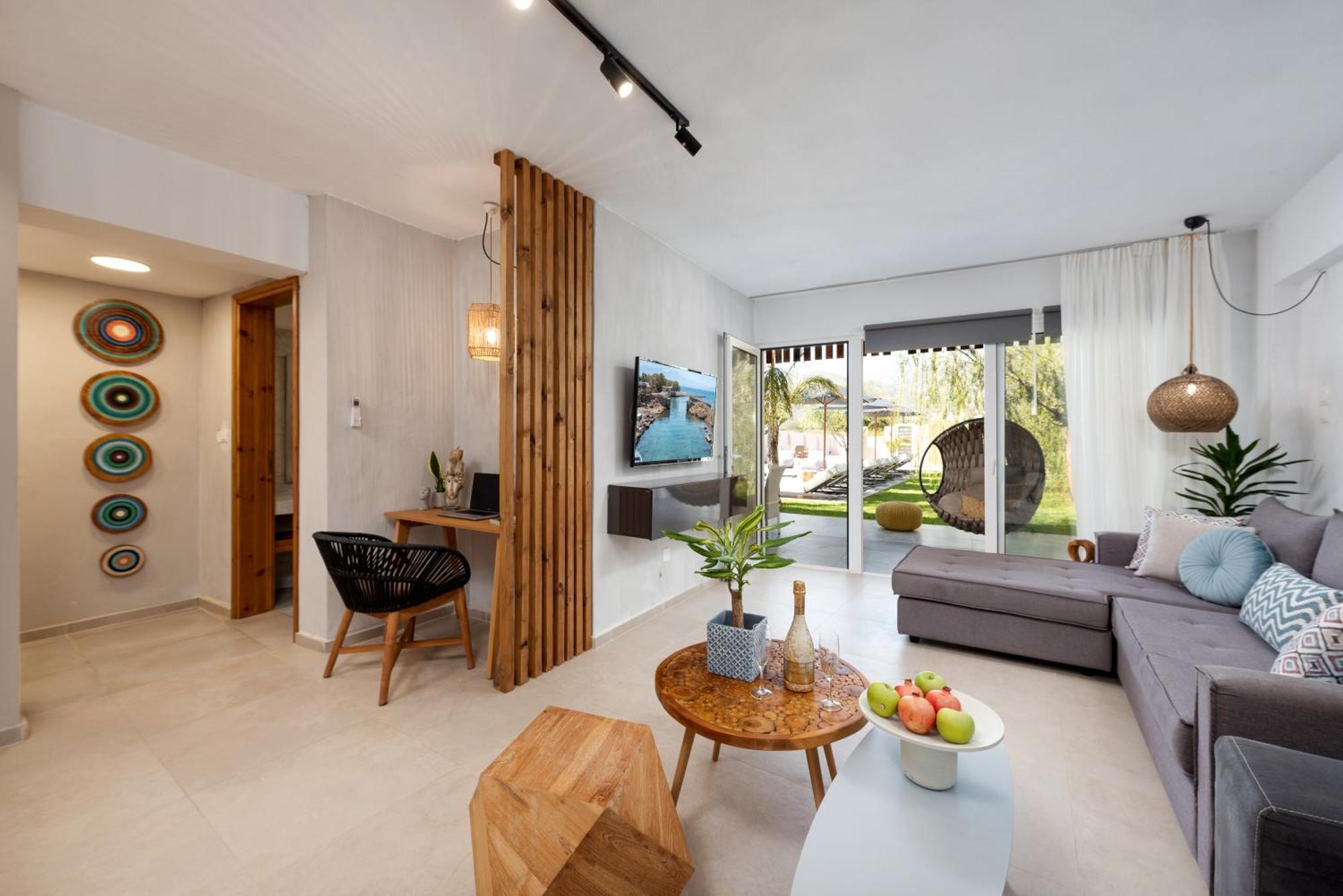 Hypnosis Beachside Villa With Private Heated Pool Georgioupoli Exterior photo